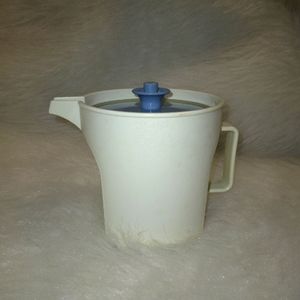 TUPPERWARE 1414-2 Creamer with lid, almond and blue